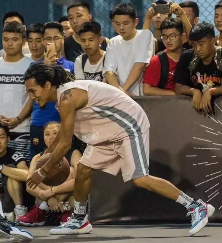 年轻人更爱国产货,对不起我就是喜欢你用日语怎么说