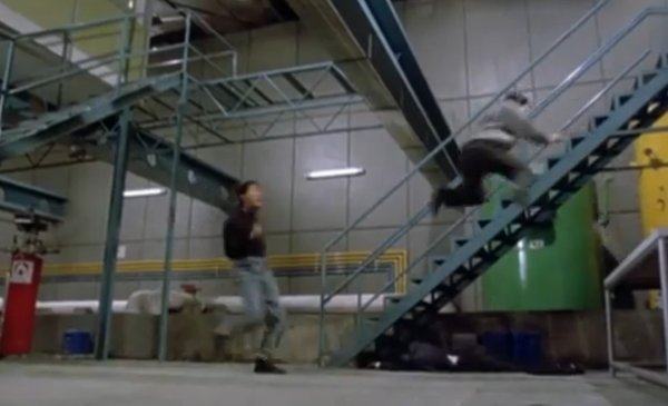 成龙早期武打戏动图,成龙再一次突破极限去演武打片