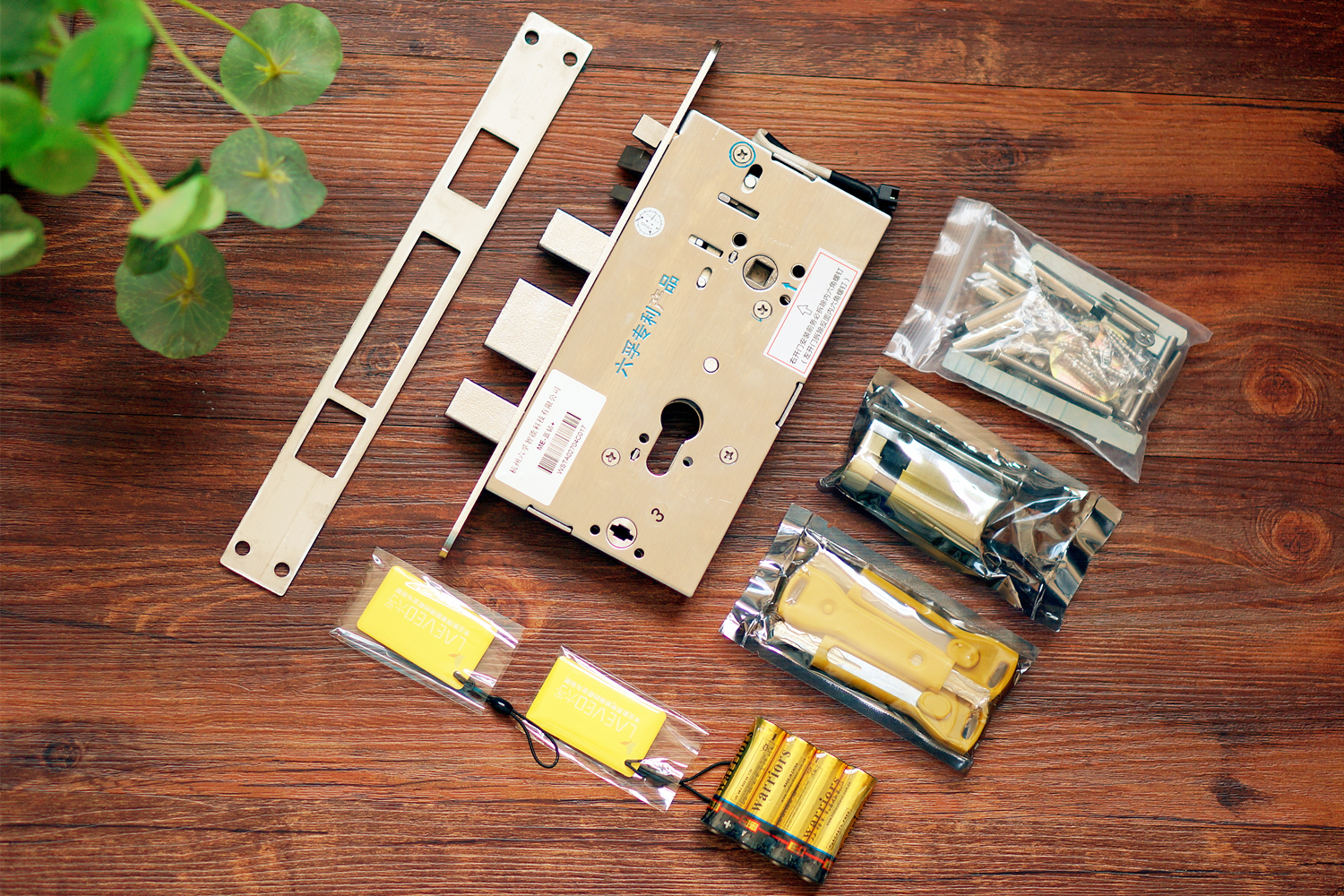 温馨港湾的守护神：六孚方程式指纹防盗锁体验报告