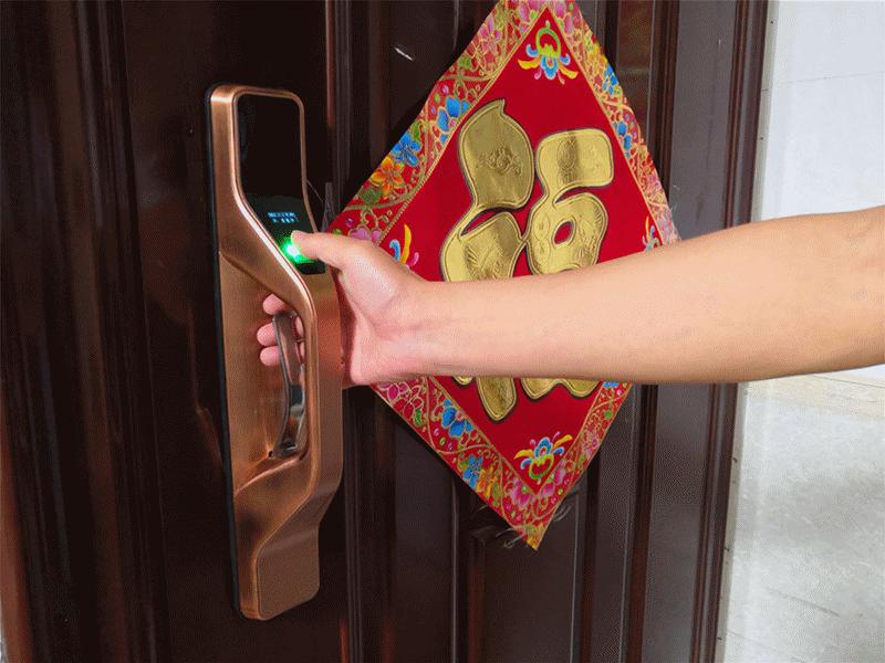 温馨港湾的守护神：六孚方程式指纹防盗锁体验报告