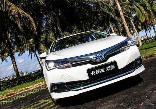 丰田神车卡罗拉，紧凑轿车之王对比铃木小SUV维特拉，选谁不后悔