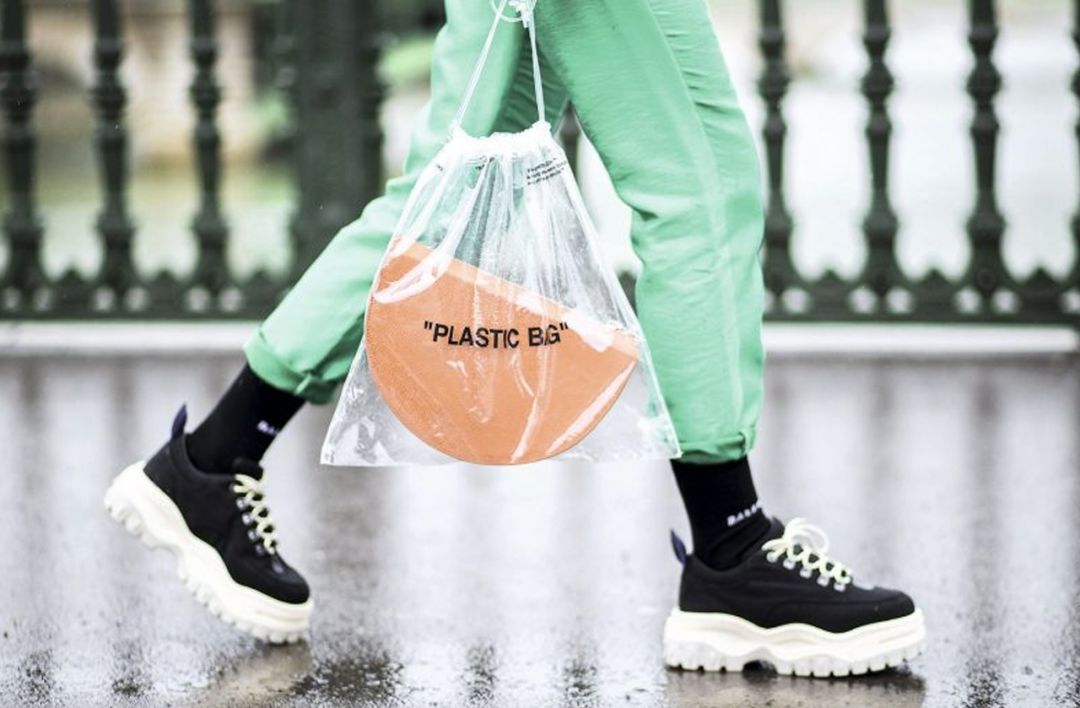 蛤？现在最流行的包包竟然是……塑料袋？