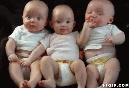 男孩被玻璃刺伤医生现场救治,7岁男孩被刀伤