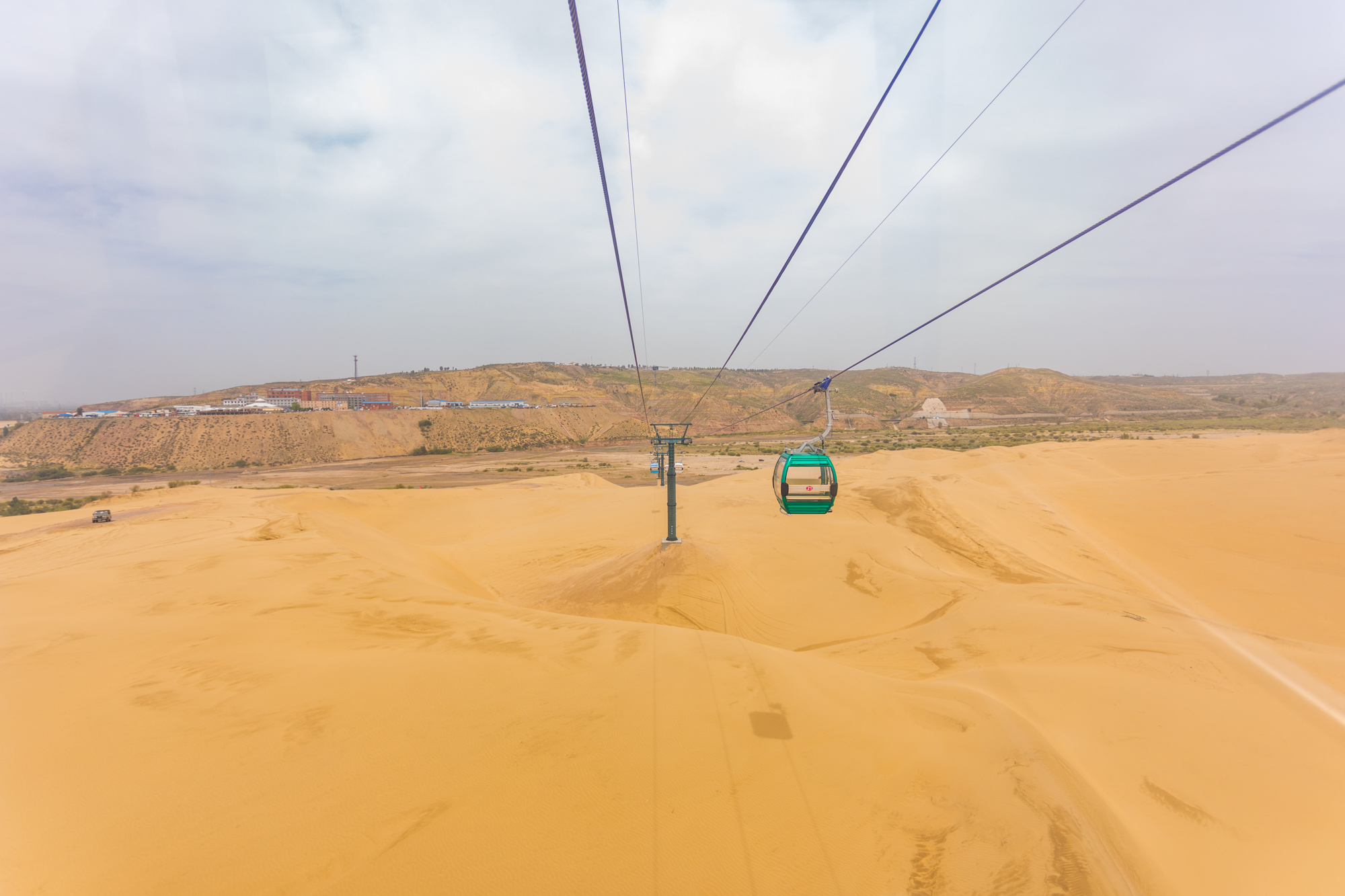 沙漠里外星人飞船,沙漠外星飞船