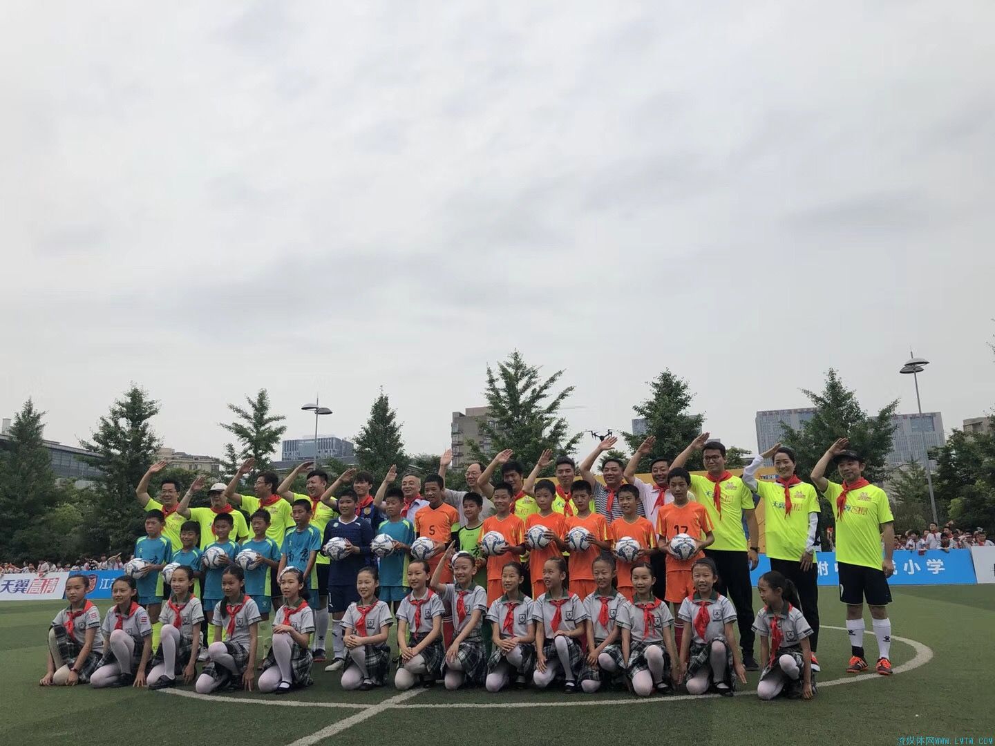 鎴戠埍瓒崇悆涓浗璧涘尯,鎴戠埍瓒崇悆鍏泭骞垮憡