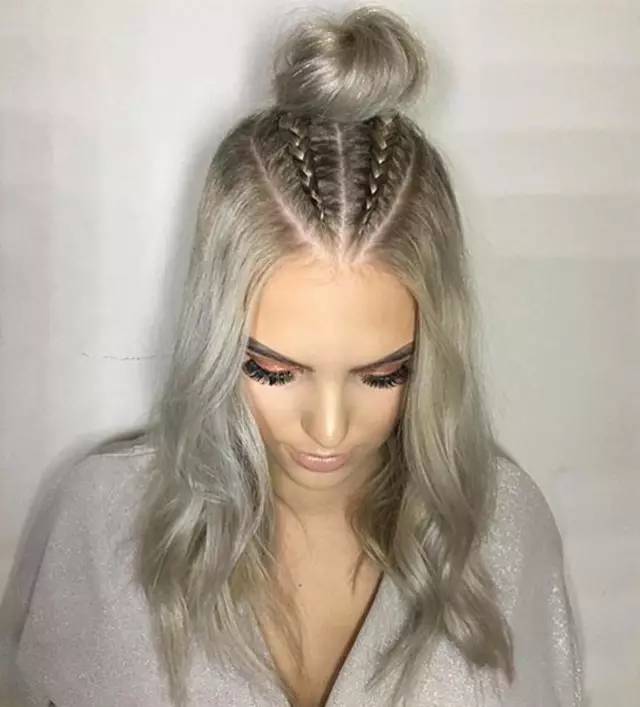 只要两步就能学会的扎发,今夏中性发型女生怎么扎