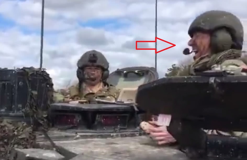 英国坦克兵放飞无人机被风刮跑，一架80万可换一辆特斯拉轿车