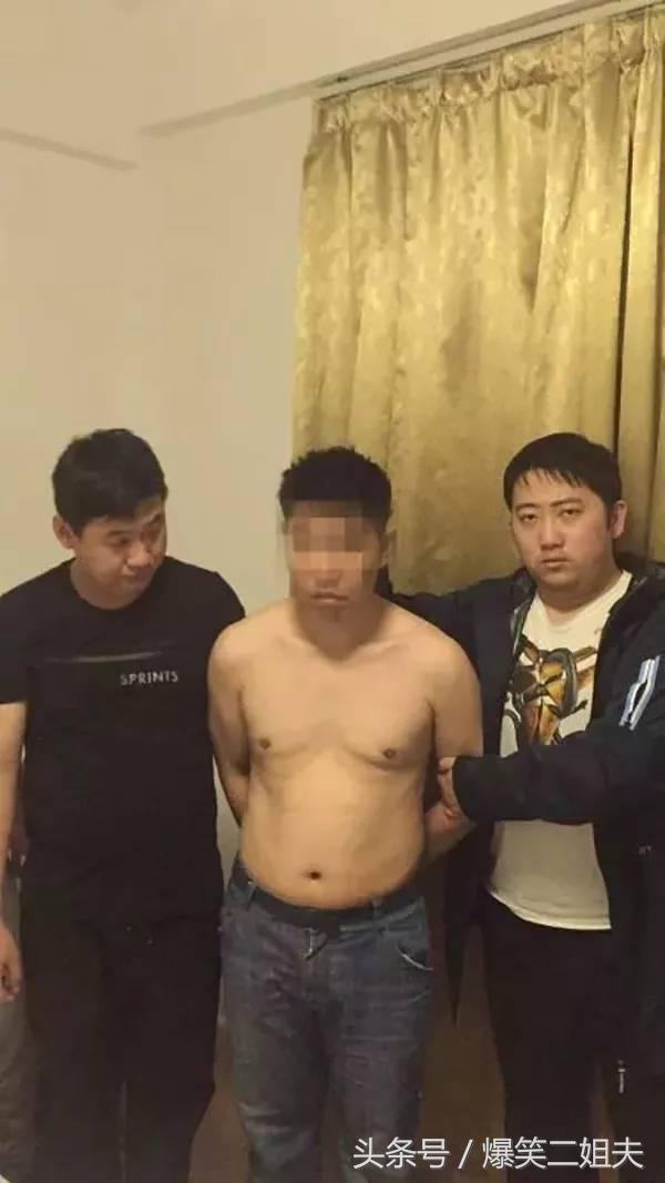 女大学生深夜宿舍开直播，警方*底卧**后直呼不堪入目