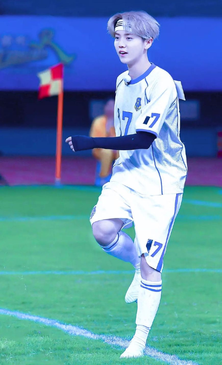 跑男鹿晗和邓超说outside,跑男鹿晗发微博为baby澄清