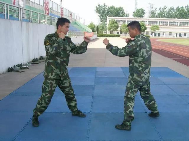 散打过肩摔法视频教程,散打中的侧绊摔怎么摔