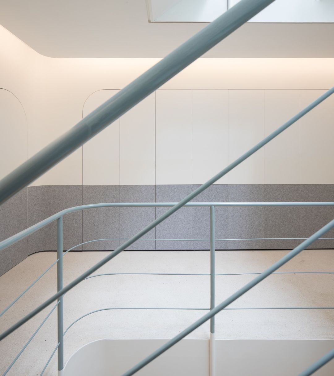 连树都种进房子！71岁高龄老房爆改“回春”，从危房到美宿，不只是惊艳！