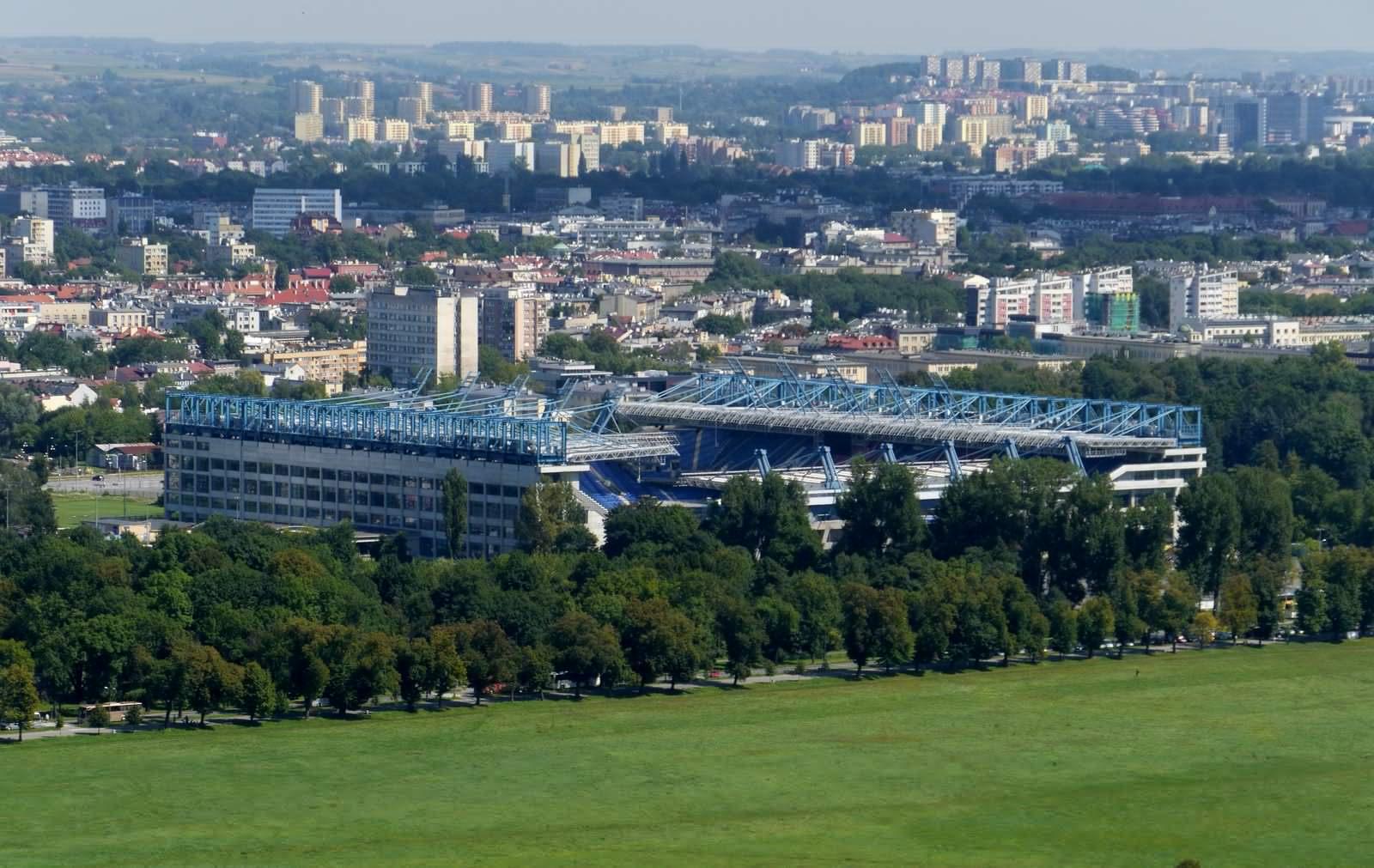 荷兰vs波兰什么球场,欧洲国家足球厉害吗