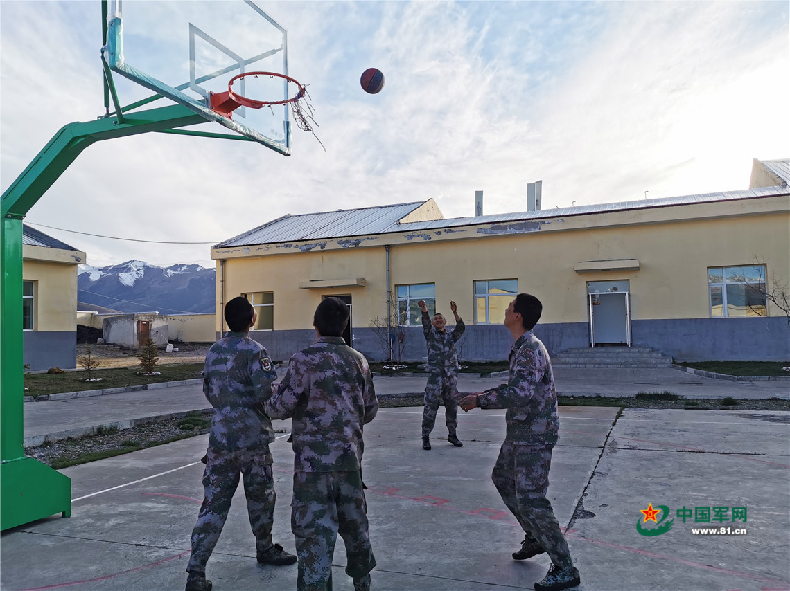 雪山见证他们的忠诚,雪山见证迷彩青春