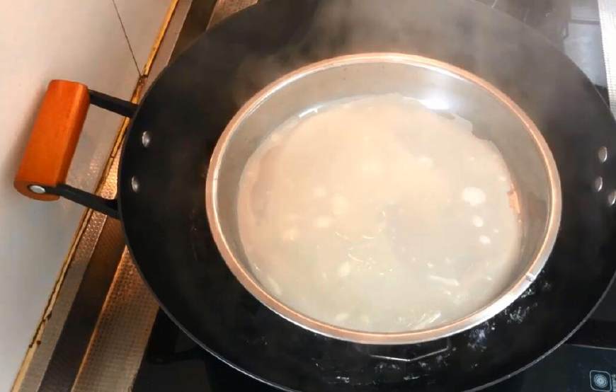 凉皮制作揭秘,凉皮的制作方法不易断裂