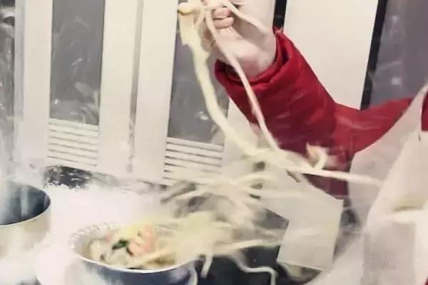 岛国真会玩——自制吹气娃娃,真是寂寞如雪啊!