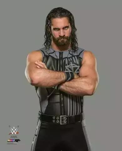 罗曼雷恩斯穿捍卫者防弹衣,wwe罗曼高光时刻