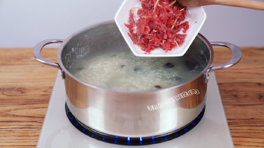 熬粥怎么粘稠水和米的比例,如何熬粥才能把粥熬得粘稠