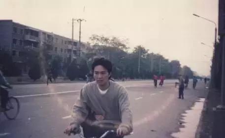 年轻时的霍金照,霍金珍贵照片