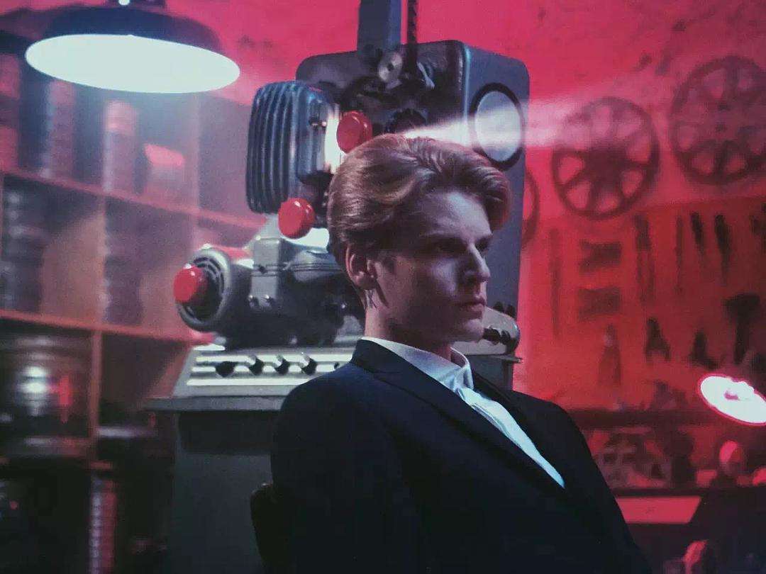 《暮光巴黎》百度云高清「HD1080p中英双字」