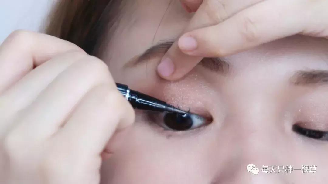周冬雨的内双眼线,周冬雨内双眼线画法