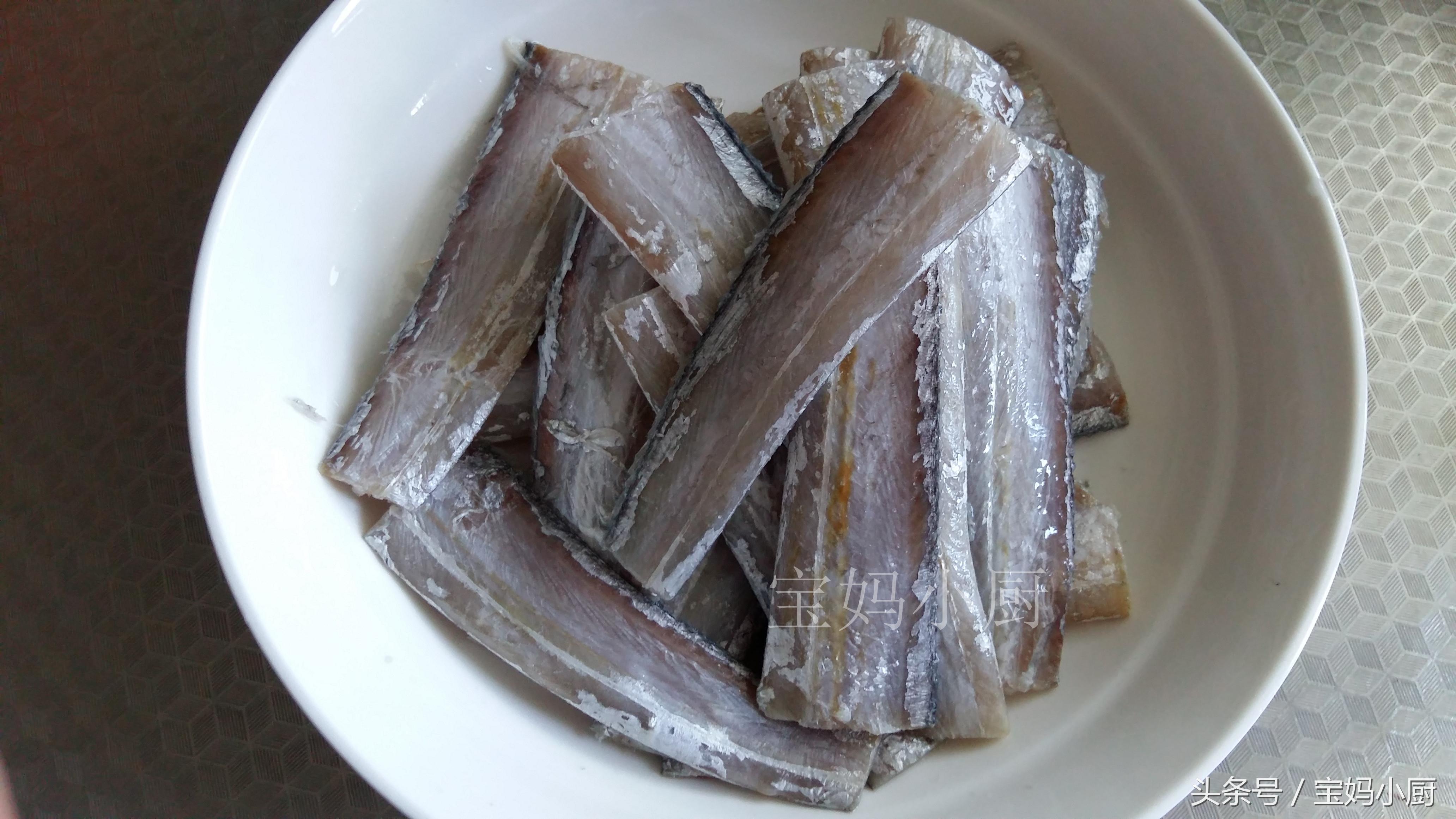 带鱼用电炒锅怎么煎不粘锅不会破,带鱼除了煎之外还有哪些做法