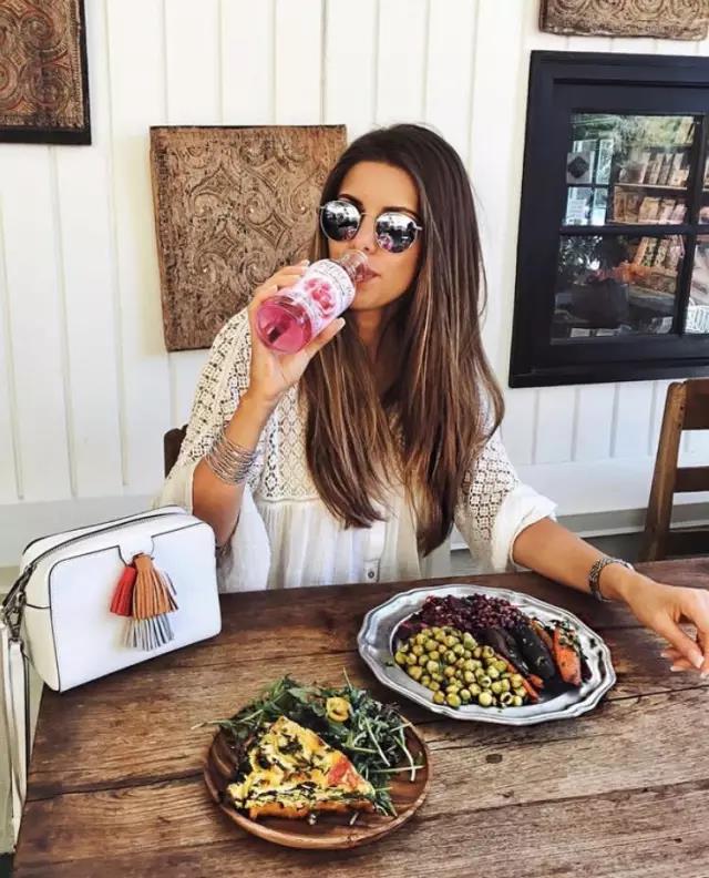 种草教你搭配这4款经典实用，可以出席任何场合的包