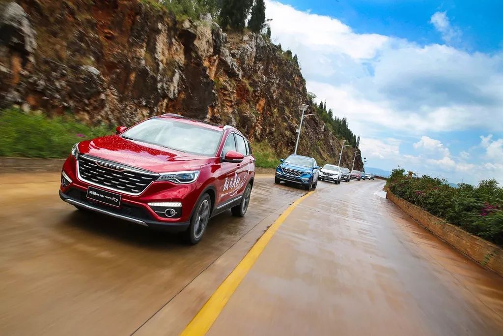 8.99万起买台体型追平汉兰达的suv,2018款森雅r9