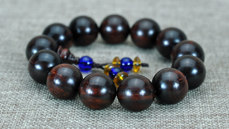 印度小叶紫檀手串正确的盘玩方法,小叶紫檀手串放了五年可以盘好吗