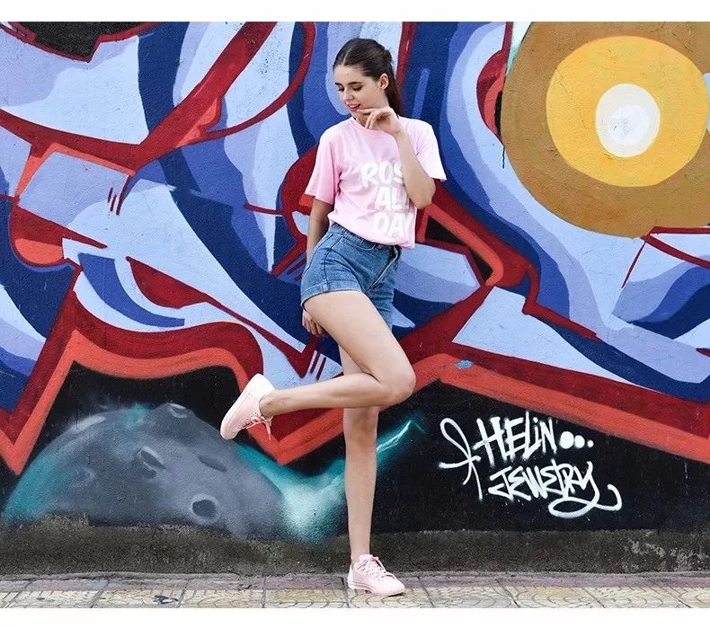 穿上雨鞋,下雨天穿雨鞋防水又好看时尚