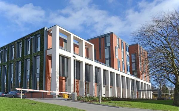 财会名校召集令|莱斯特大学,因纪念而获得重生