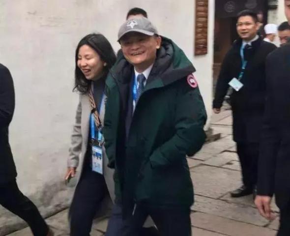 国内羽绒服为什么卖不过加拿大鹅,2000件羽绒服被倒卖