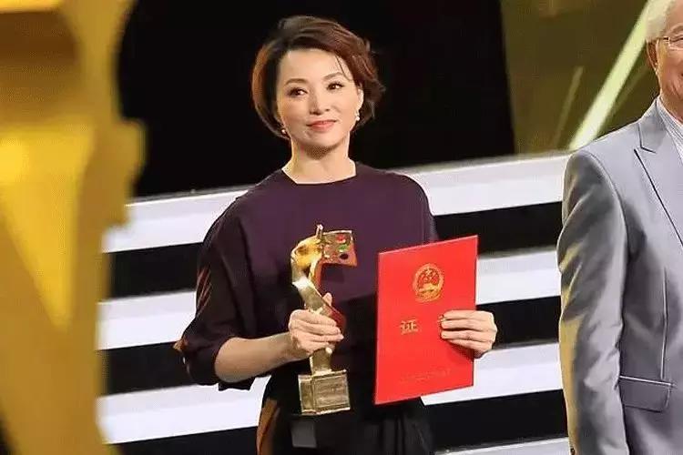 董卿回归的视频,董卿重回舞台