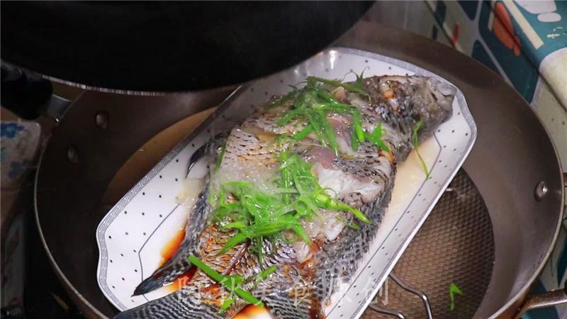 清蒸鱼的正宗做法简单又好吃,清蒸鱼做法鲜嫩爽口