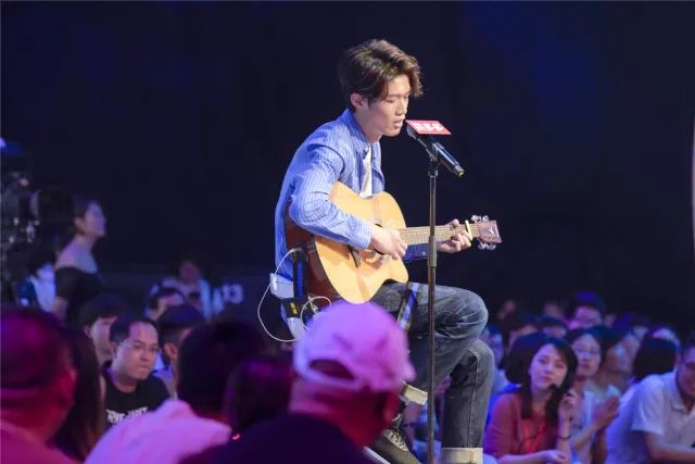 遇到爱哭的人怎么办,遇到特别爱哭的学生怎么办