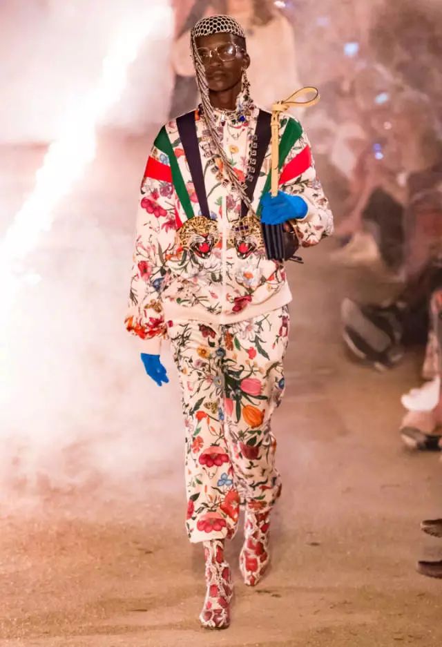 gucci墓地走秀音乐,gucci好莱坞时装秀