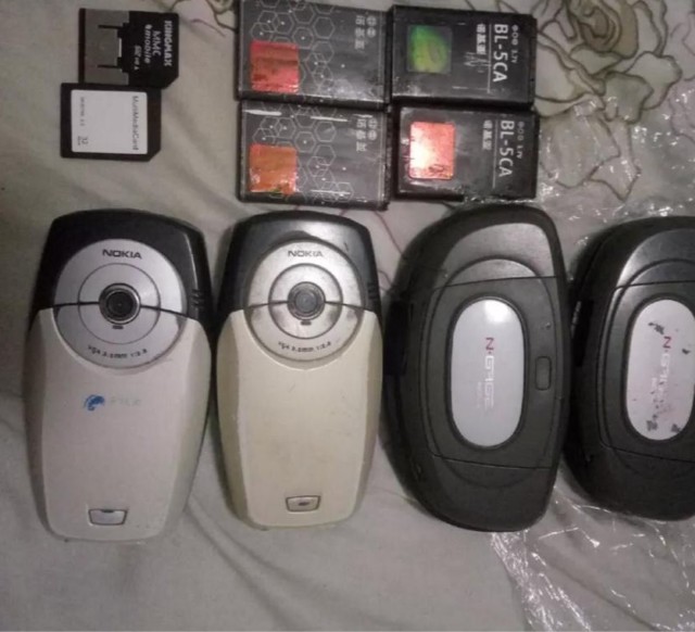 翻出以前的诺基亚短信,当年的诺基亚翻盖手机视频