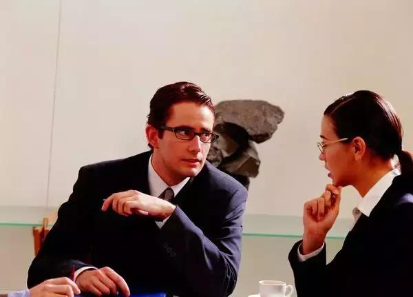 女性碰到职场“*规则潜**”，该如何应对？