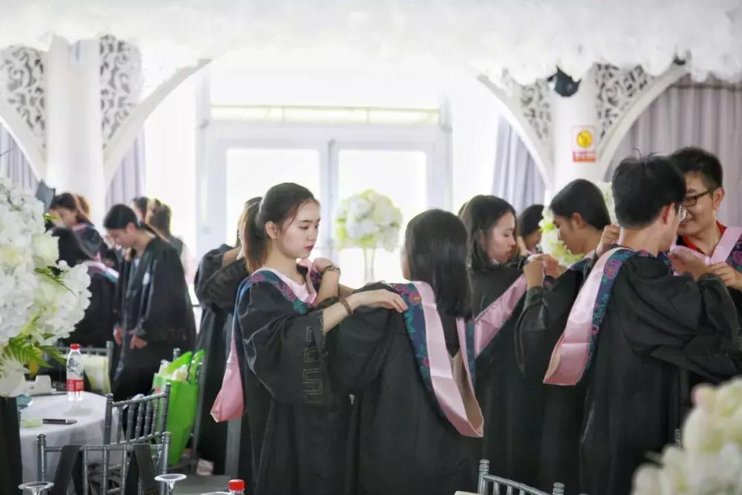 华科毕业生去武大拍毕业照,在武大拍的毕业季宣传片
