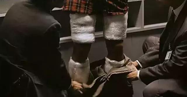 可笑又可怕，为了运毒，他们连小丁丁都不放过