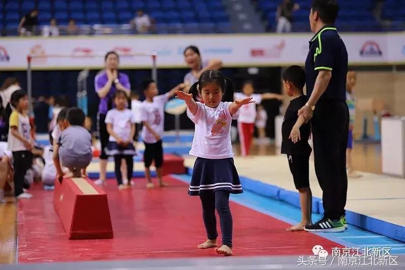 这个六月，看新区这群娃娃挥汗如雨战金陵！