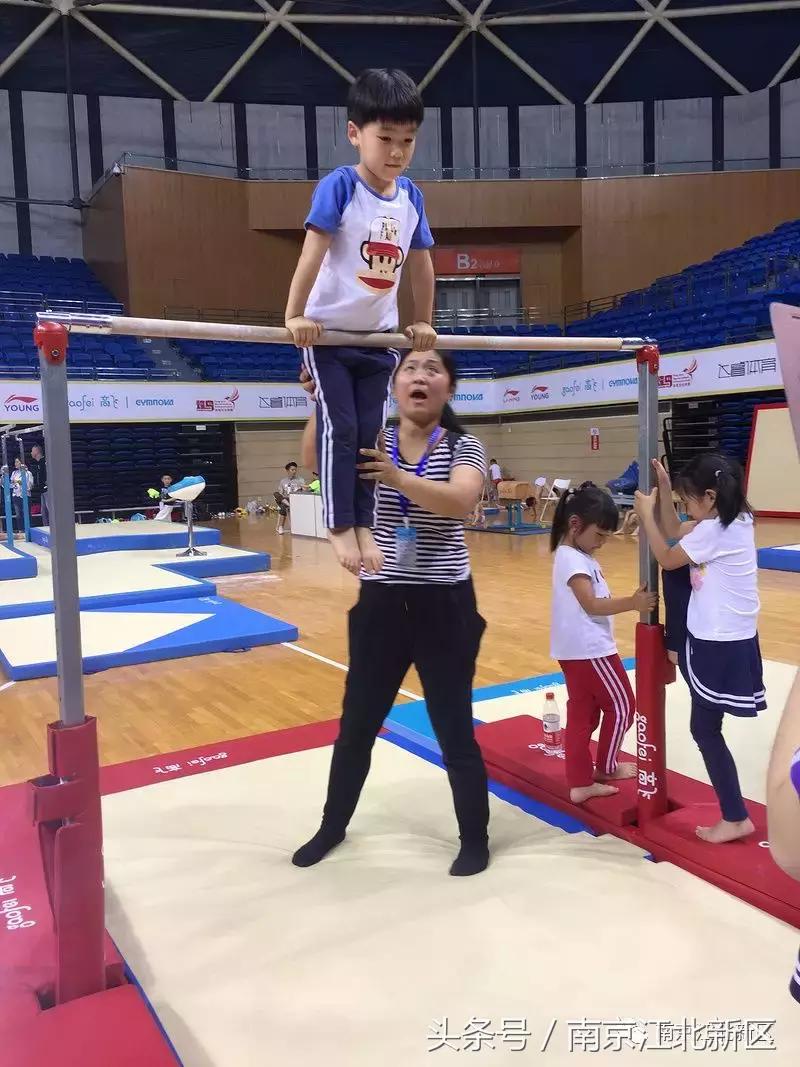 这个六月,看新区这群娃娃挥汗如雨战金陵!