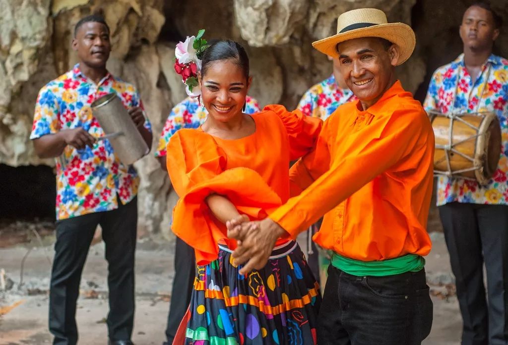 岛国名叫“星期天”，果然很懒很悠闲