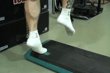 跑步时八字脚产生原因及纠正方法,跑步外八字步怎么纠正