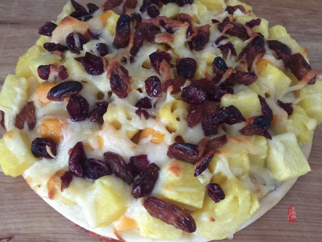 出去游玩回来就想吃的,第一次尝试水果披萨好看又好吃