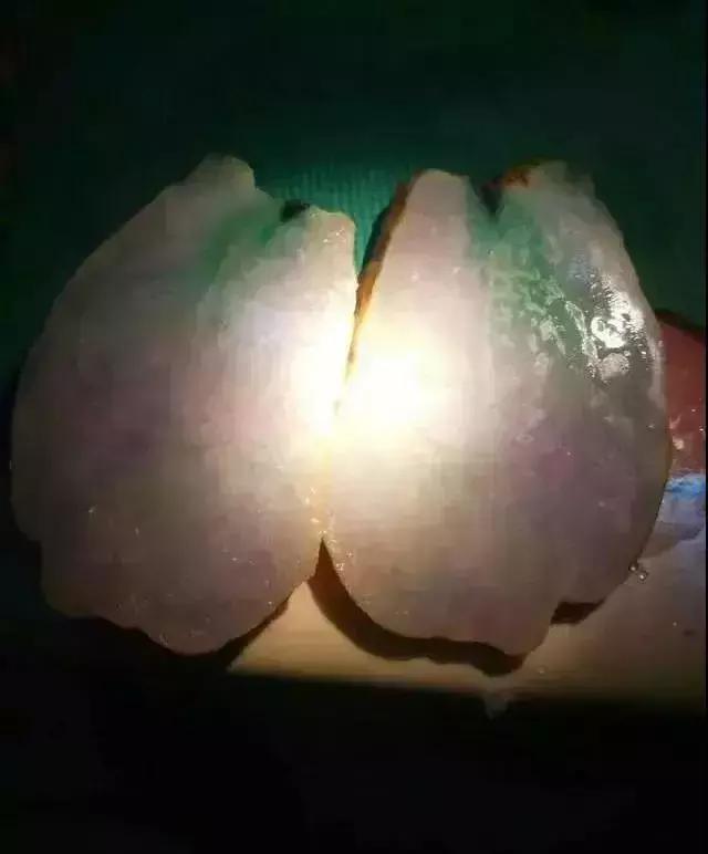 偷老婆的买车本18w入手一块木那料，一刀切涨十几倍！