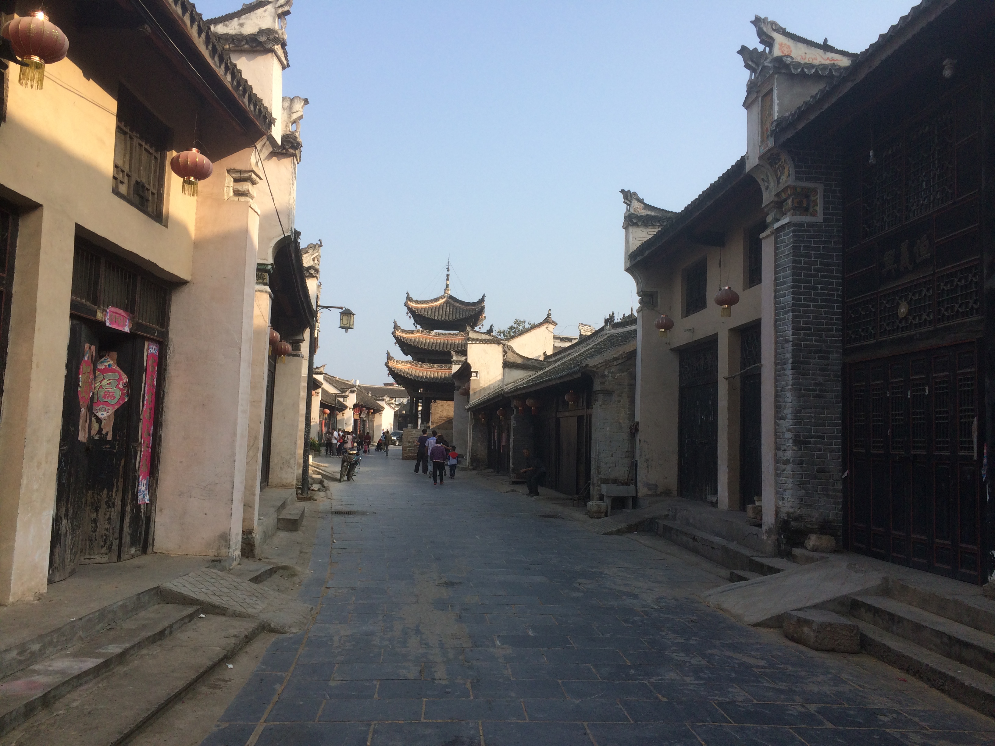 一脚踏三省渝湘鄂,一脚踏三省距十堰有多远