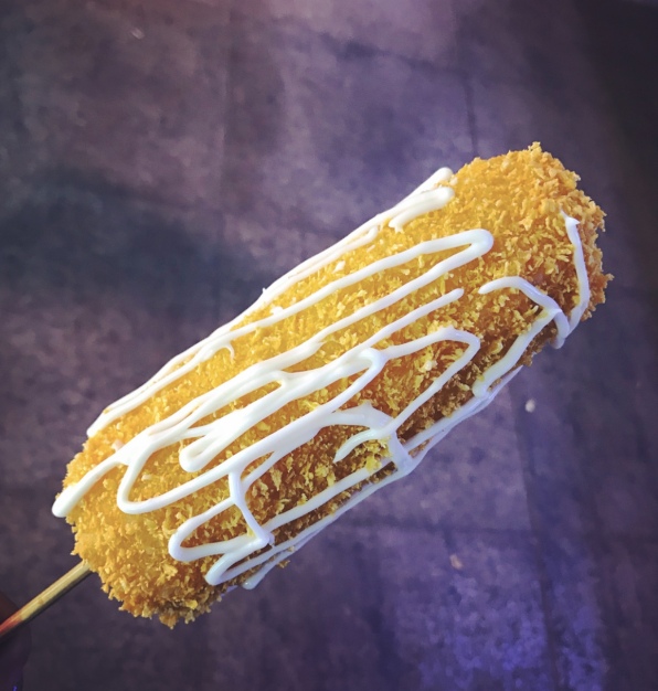 晚上在青岛吹着海风吃海鲜,青岛吹着海风吃着烧烤