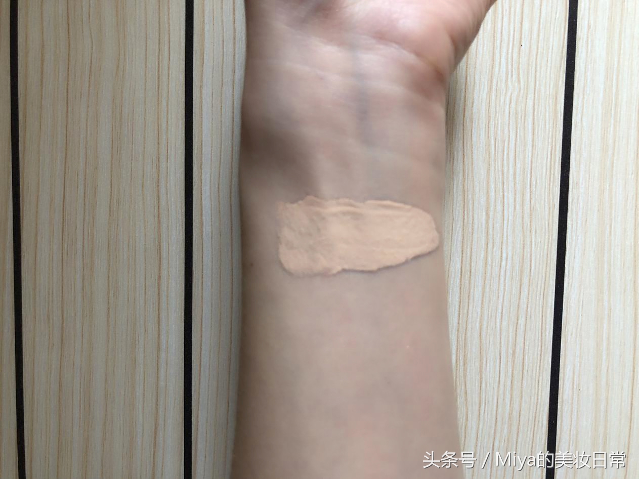 雅诗兰黛dw粉底液1co和2co哪个好,遮瑕控油粉底液持久不脱妆油皮