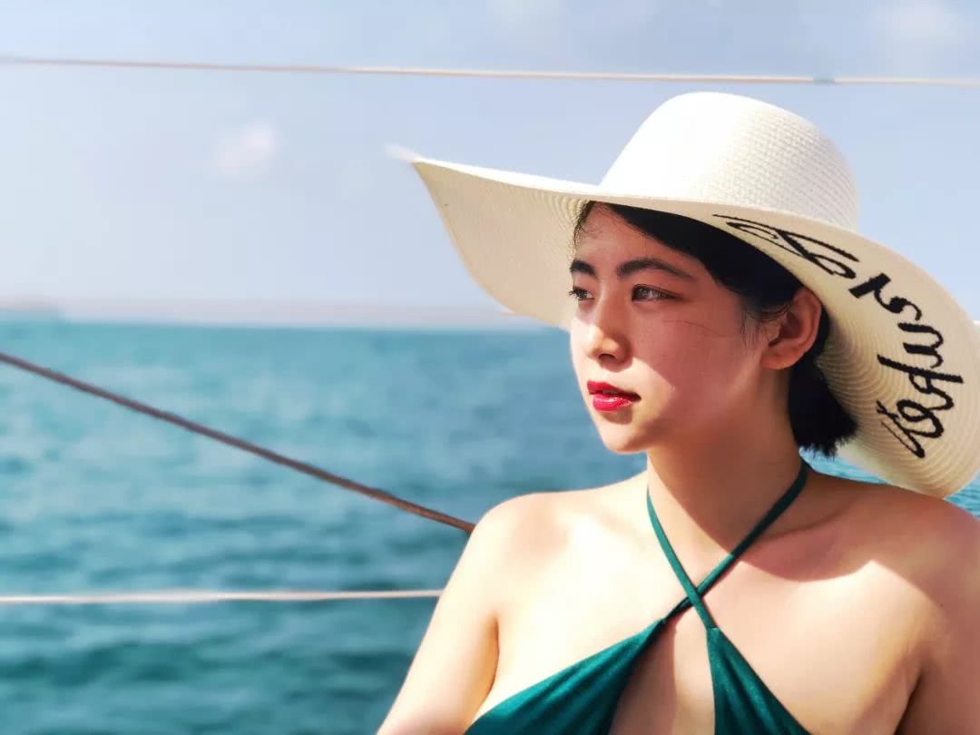 泳衣要买紧的还是刚好合适的,泳衣是建议买小还是买大