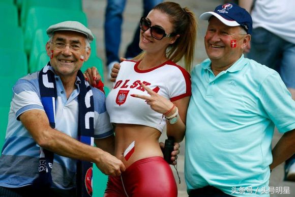 2018世界杯养眼女球迷,世界杯八强女球迷争奇斗艳